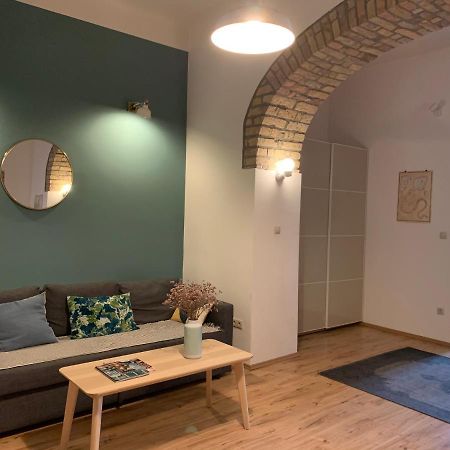 French Touch Apartment With Free Parking Budapest Exteriör bild