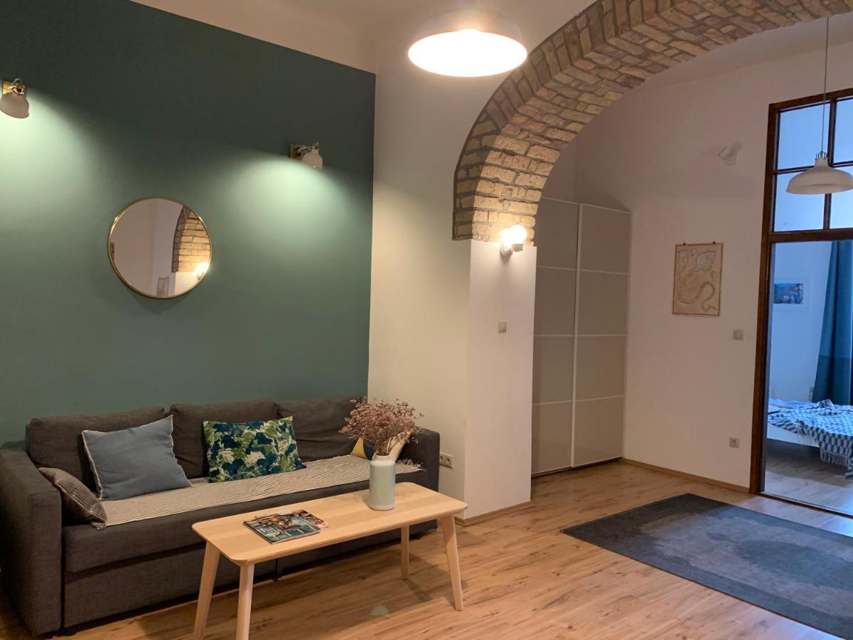 French Touch Apartment With Free Parking Budapest Exteriör bild