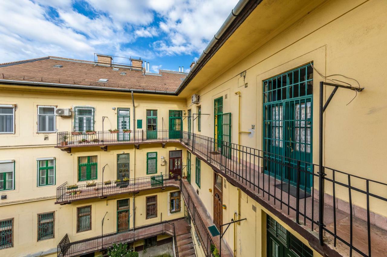 French Touch Apartment With Free Parking Budapest Exteriör bild