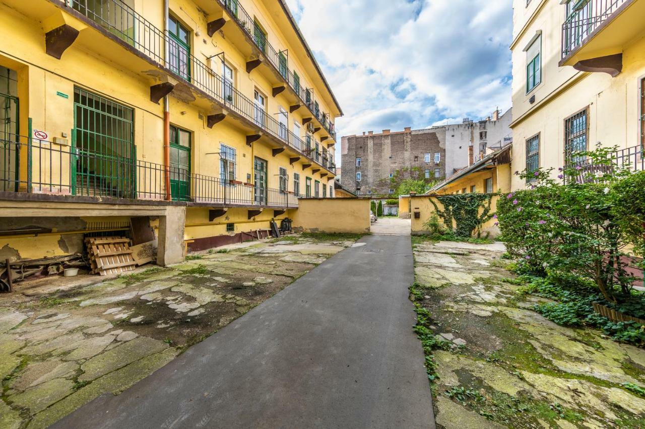 French Touch Apartment With Free Parking Budapest Exteriör bild