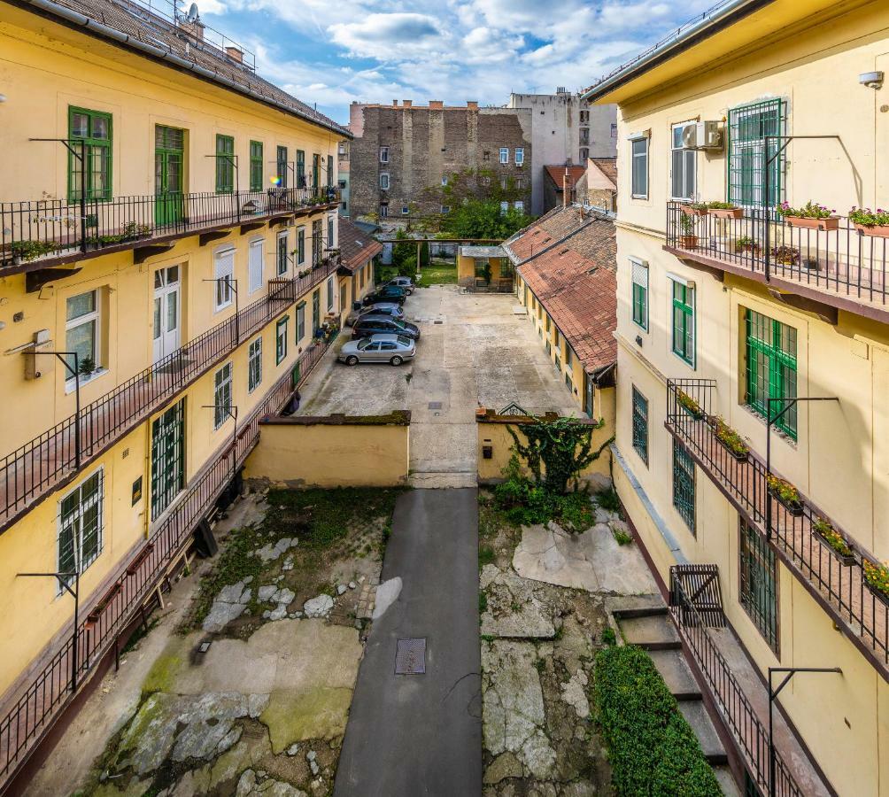 French Touch Apartment With Free Parking Budapest Exteriör bild