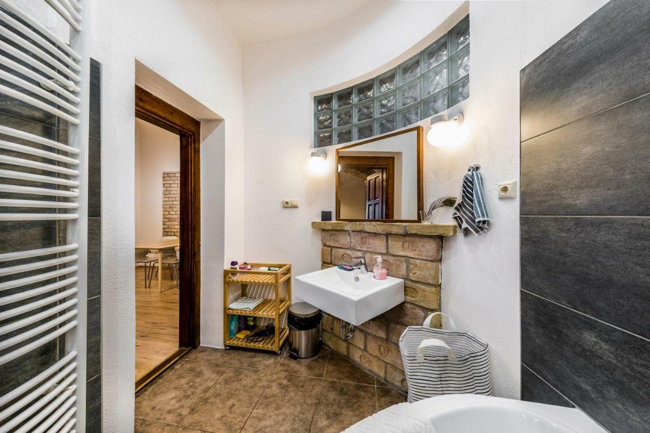 French Touch Apartment With Free Parking Budapest Exteriör bild