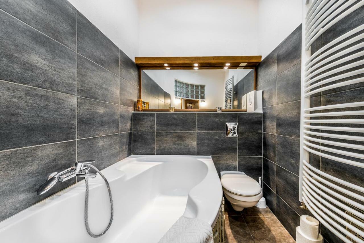 French Touch Apartment With Free Parking Budapest Exteriör bild
